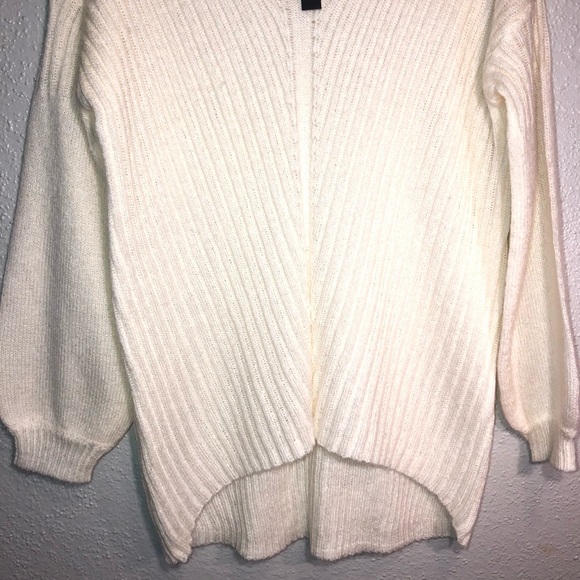 Alison and Andrews N.W.T. Medium L. Sleeve V Neck Pull Over Marshmallow Sweater - Picture 3 of 9